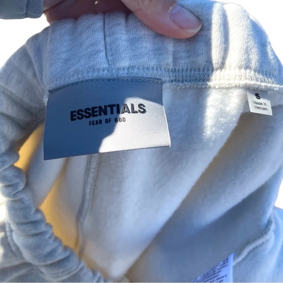 SOLD….NWOT Essentials Fear of God Shorts (off-white) Unisex Size S - Picture 10 of 10